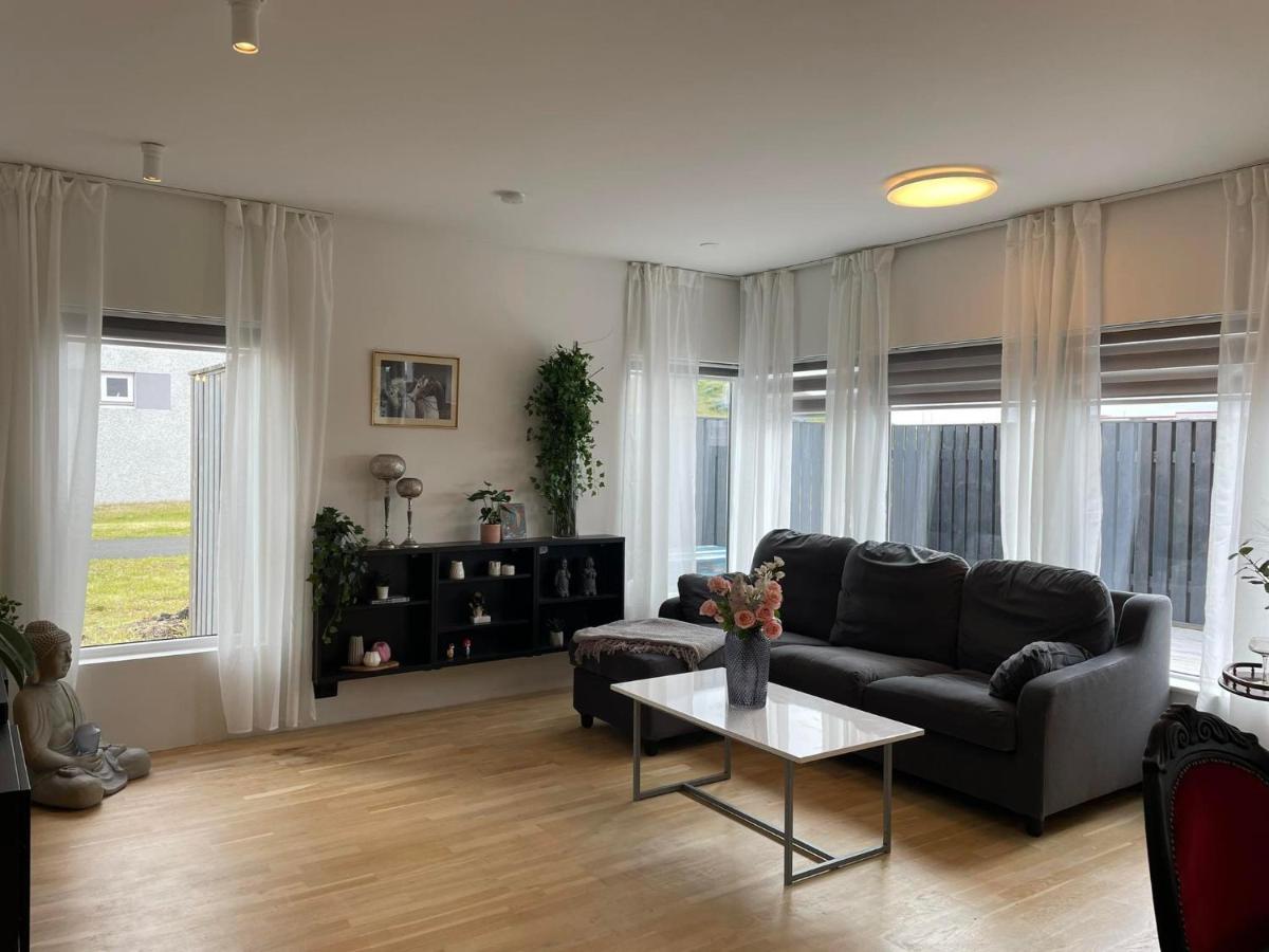 Spacious 3Br Condo Near Blue Lagoon 15M Airport 9M Njarthvik Eksteriør billede